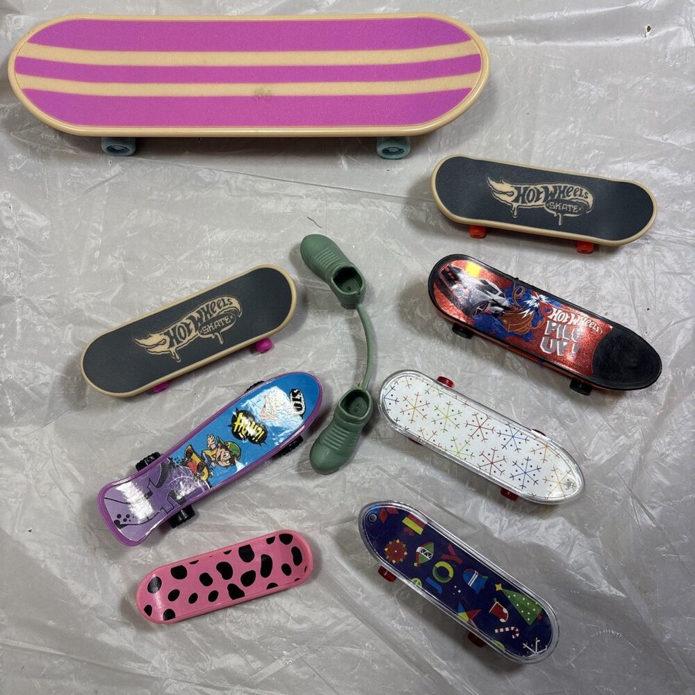 Mixed Hot Wheels Finger Flipping Skateboards And Snowboards Lot Of 8-With Boots